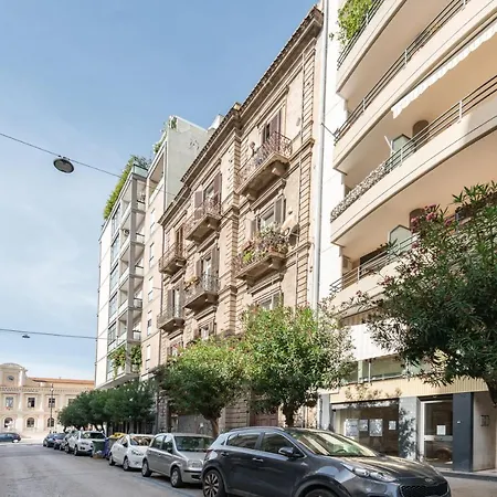 Guesthost - & Comfy With Veranda *