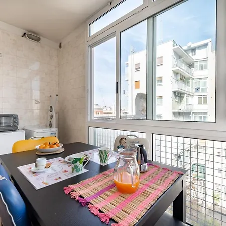 Guesthost - & Comfy With Veranda Bari