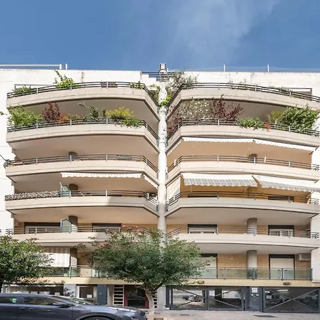 Apartamento Guesthost - & Comfy With Veranda Bari
