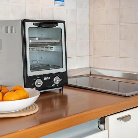 Guesthost - & Comfy With Veranda * Bari