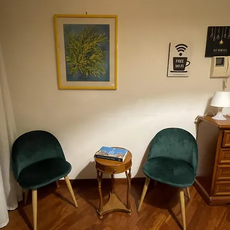 Guesthost - & Comfy With Veranda Apartamento Bari