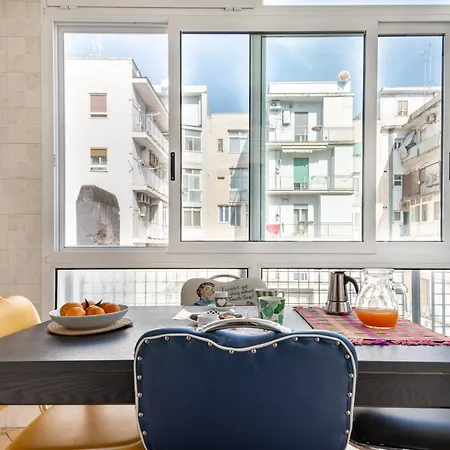 & Comfy With Veranda Apartment Bari