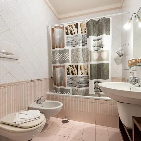 Guesthost - & Comfy With Veranda * Bari