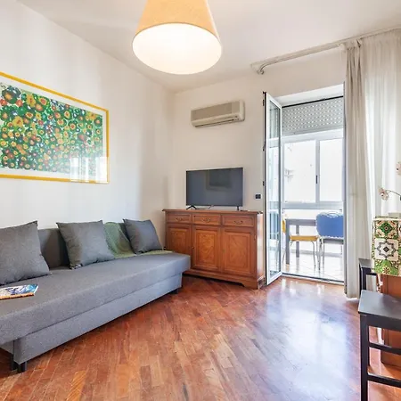 & Comfy With Veranda Apartment *