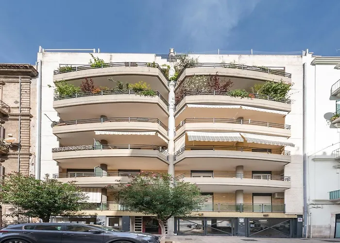 Appartamento Guesthost - & Comfy With Veranda Bari